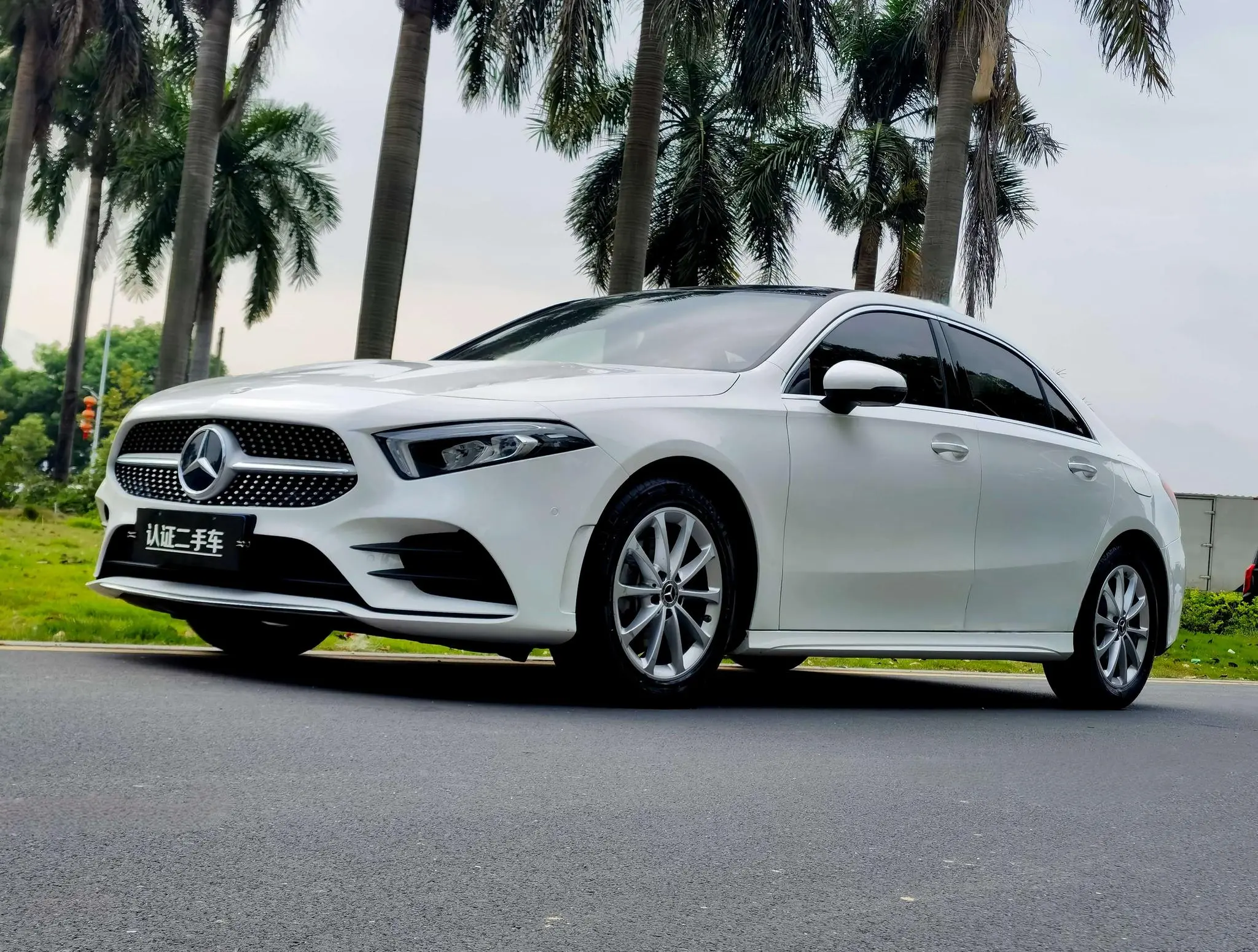 Mercedes-Benz Mercedes-Benz A-class A 200 L sports sedan dynamic Version