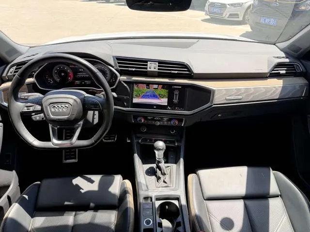 Audi Audi Q3 35 TFSI fashion and elegant
