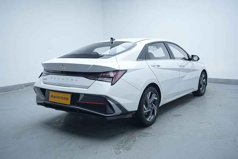 Hyundai Elantra 2023