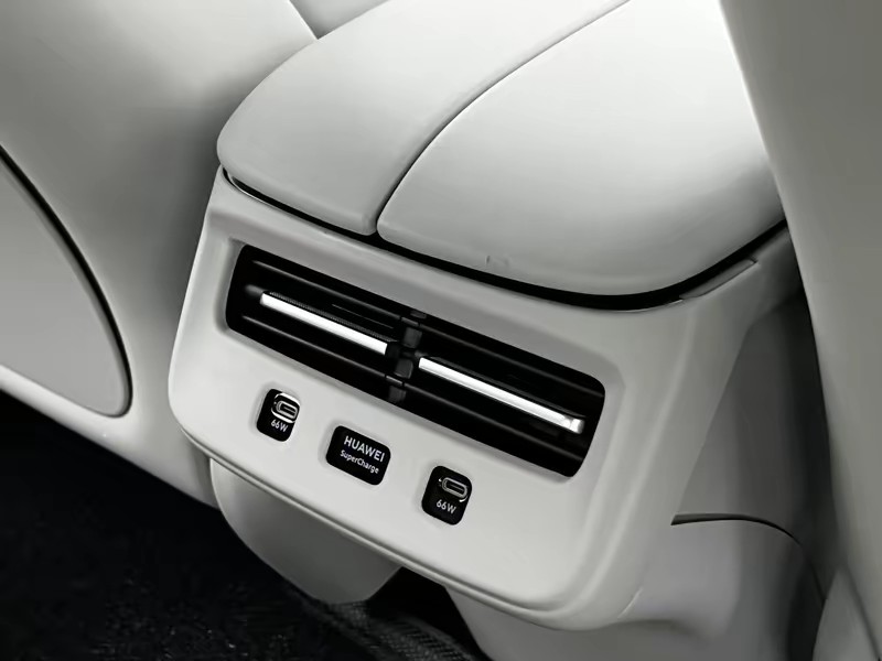 Luxeed Zhijie S7 2025