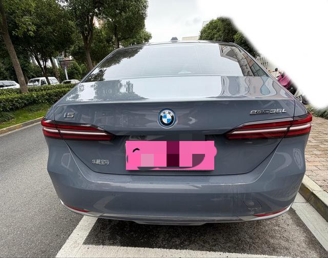 BMW BMW i5 2024