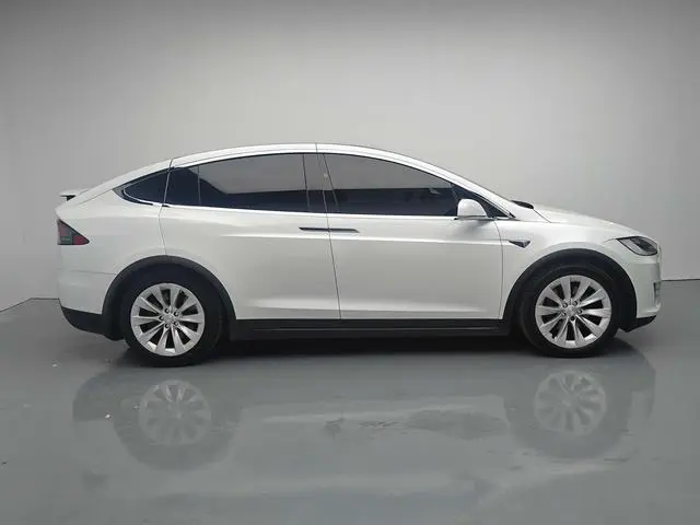 Tesla Model X 75D