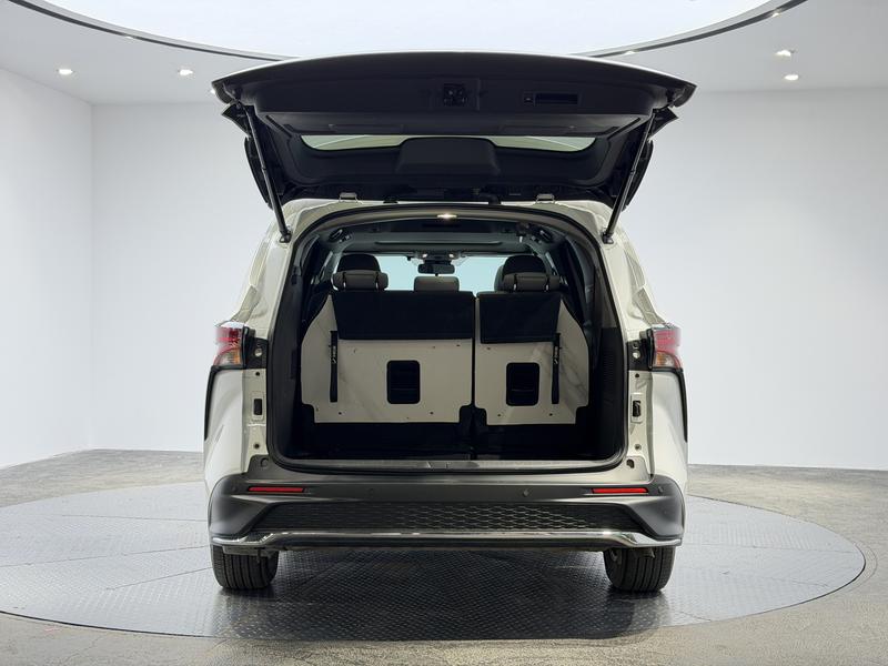 Toyota Gravia 2023