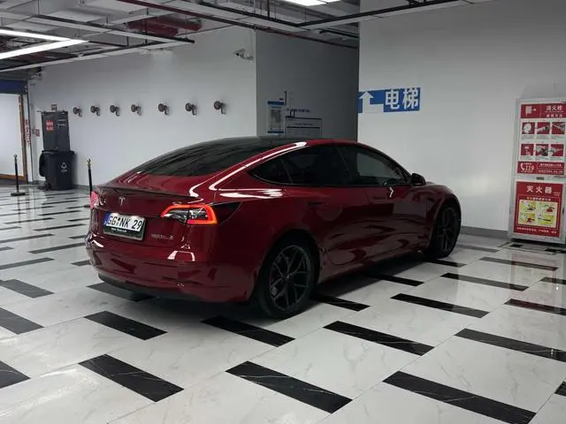 Tesla Model 3 Performance high-performance all-wheel drive version