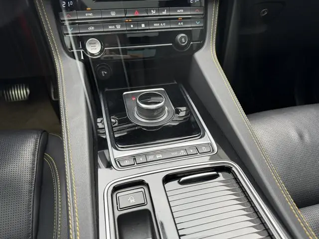 Jaguar Jaguar F-PACE 2.0T four-wheel drive 300 Sport sports edition