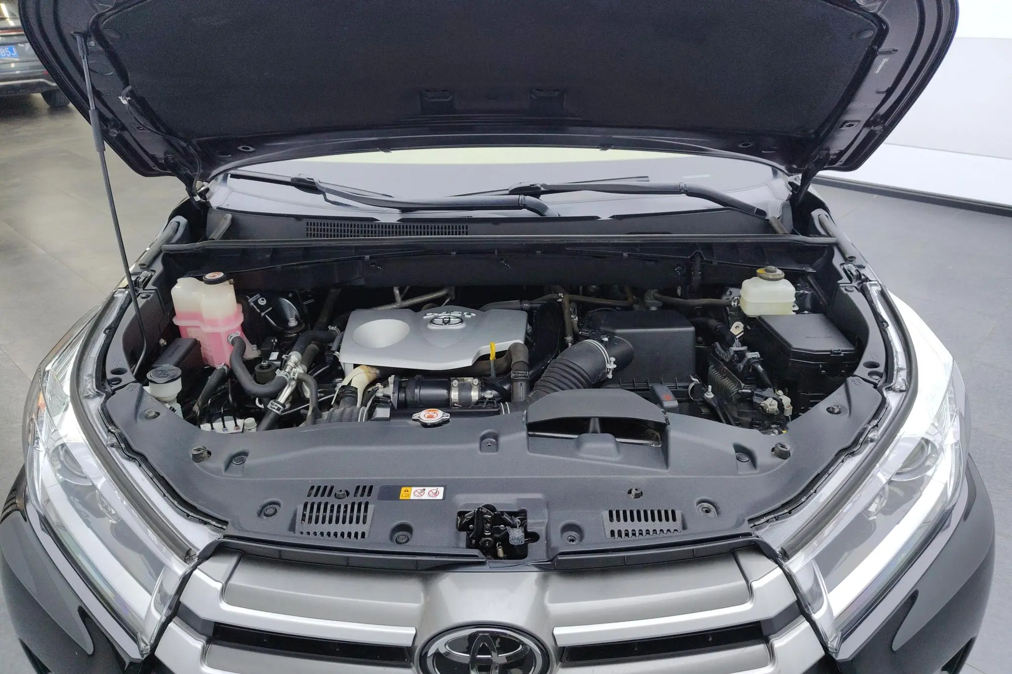 TOYOTA Highlander 2.0T four-wheel drive deluxe edition 7-seater Country V