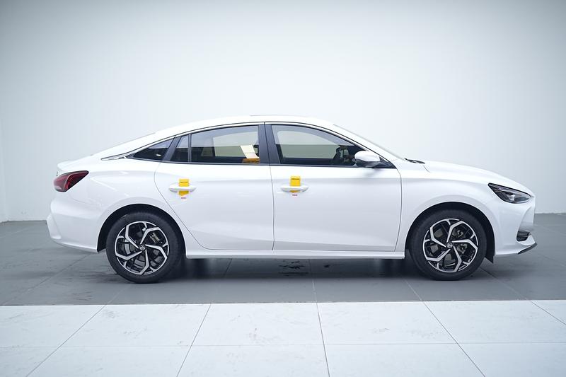 MG MG5 2025