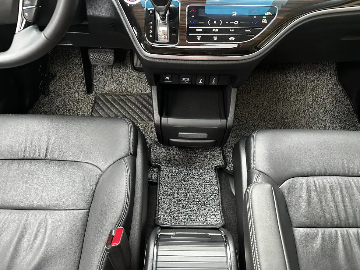 Honda Odyssey 2.0L Sharp*Exclusive Edition