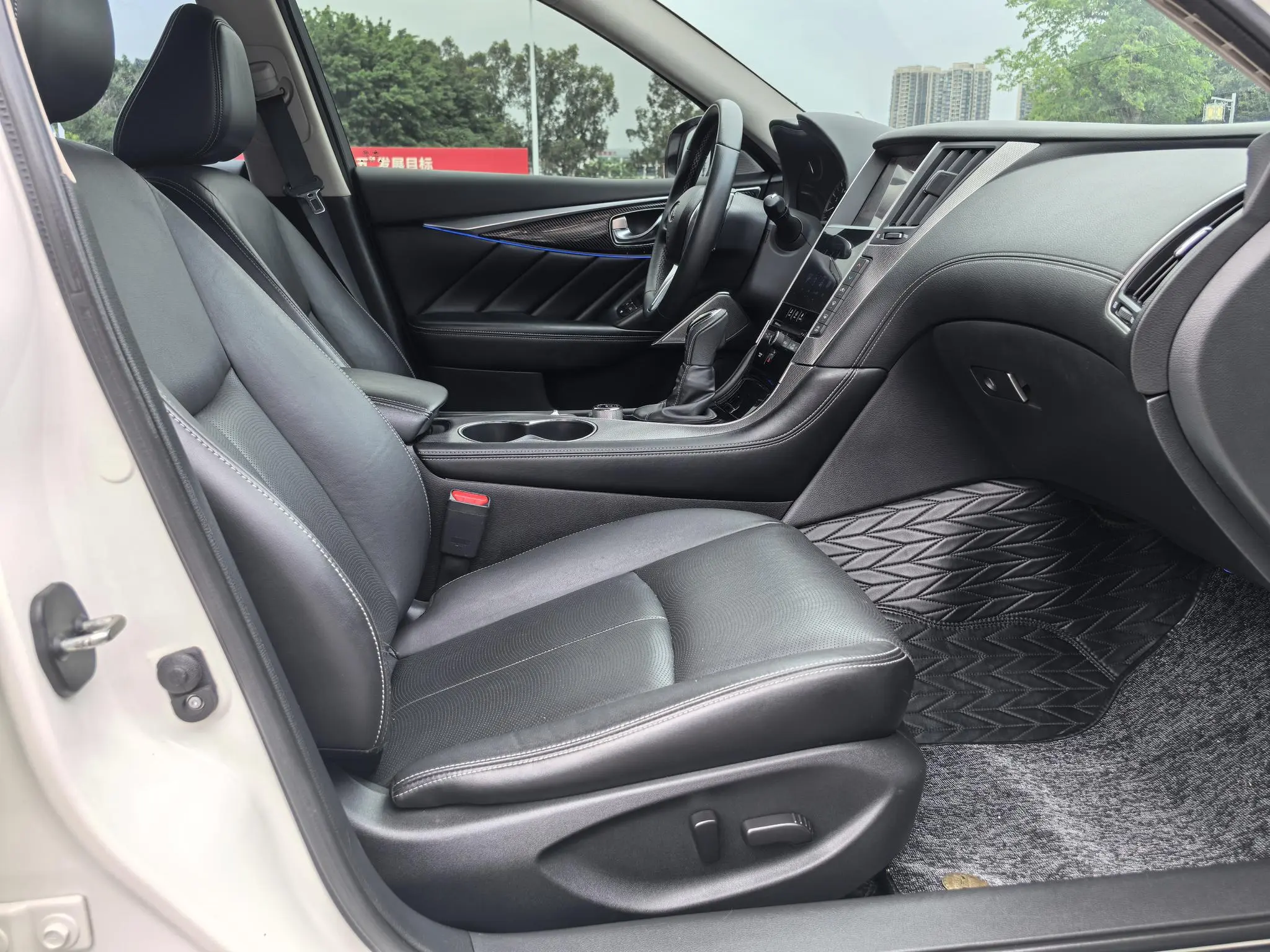 Infiniti Infiniti Q50L 2.0T Premium Version Country VI
