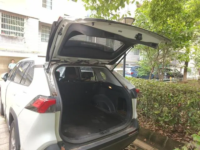 TOYOTA RAV4 Rongfang 2.0L CVT two-wheel drive fashion version