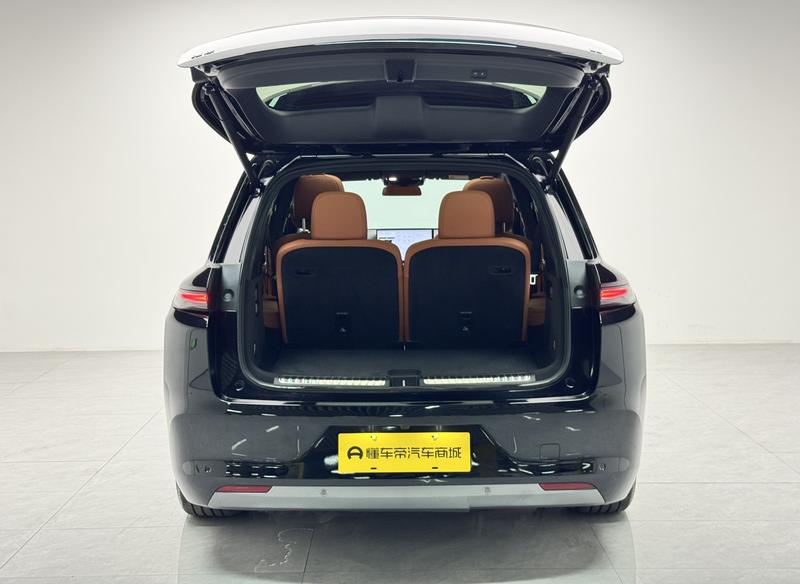 Li Auto Ideal L8 2024