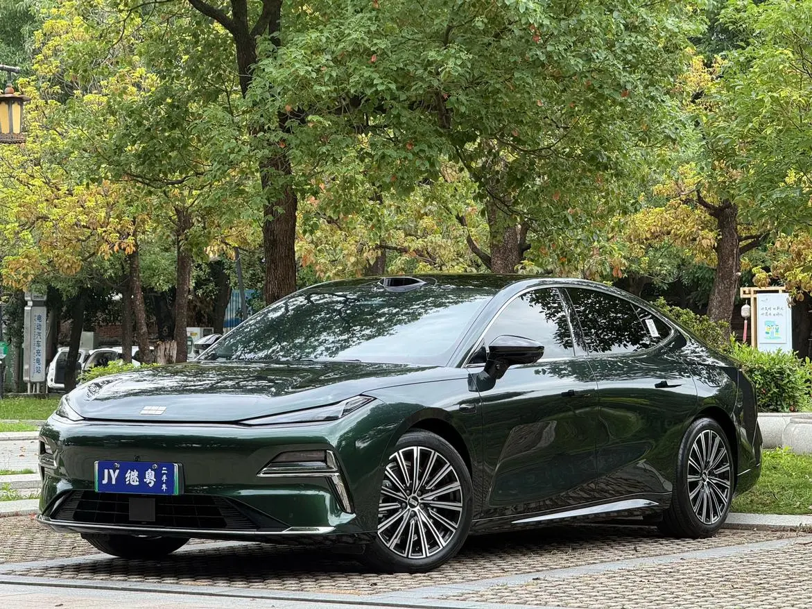 Geely Galaxy Galaxy Sparkle 8 PHEV 130km EM-P Starship Version