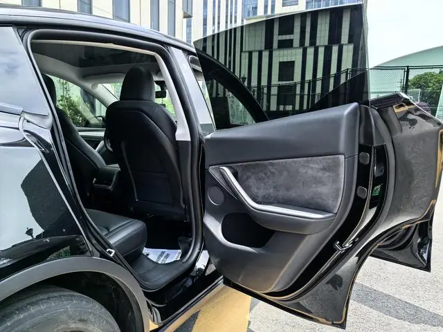 Tesla Model Y Rear-wheel drive version