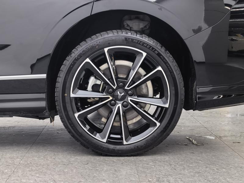 Voyah Lantu Chasing Light PHEV 2024