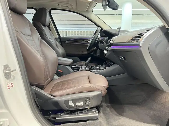 BMW BMW X3 xDrive30i leading M sports suit