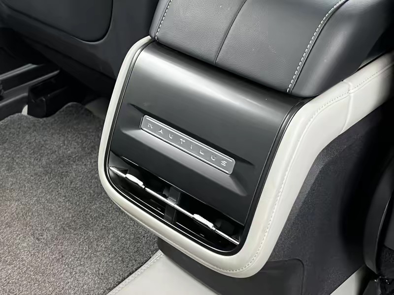 Lincoln Voyager 2023