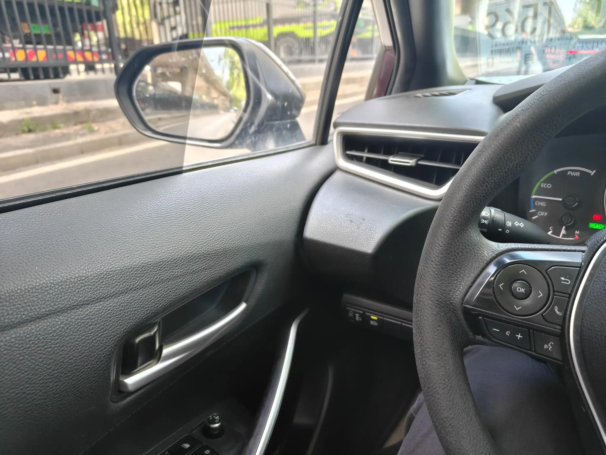 TOYOTA Lei Ling Dual engine 1.8H E-CVT Deluxe Edition