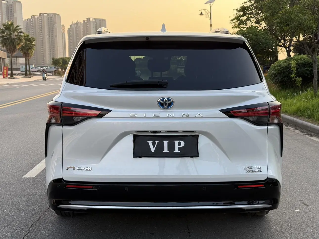TOYOTA Saina Dual engine 2.5L Premium Edition