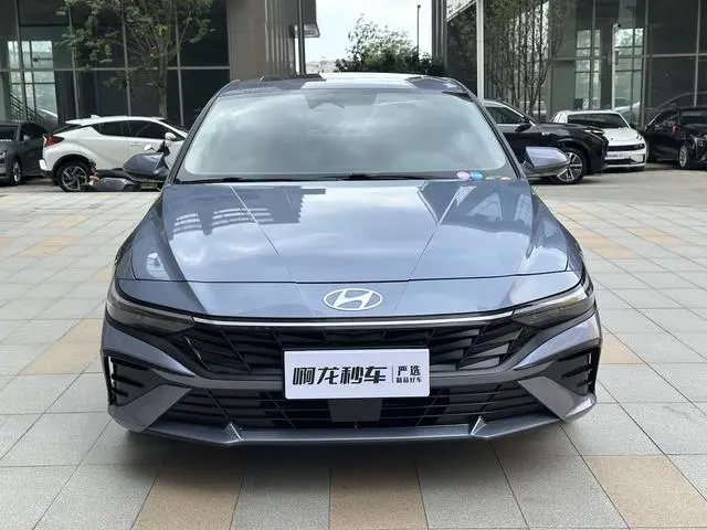 Hyundai Elantra 1.5L CVT LUX Premium Edition