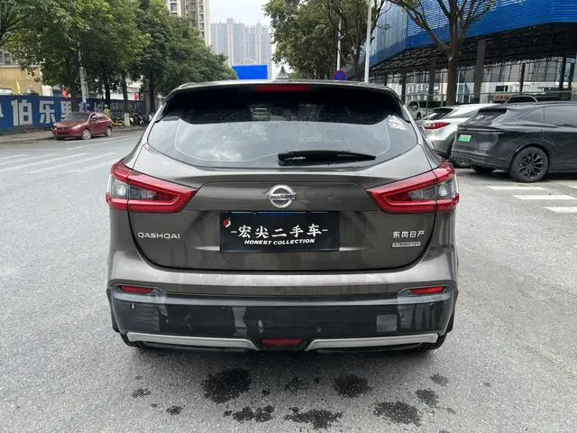 Nissan Qashqai 2.0L CVT Deluxe Edition