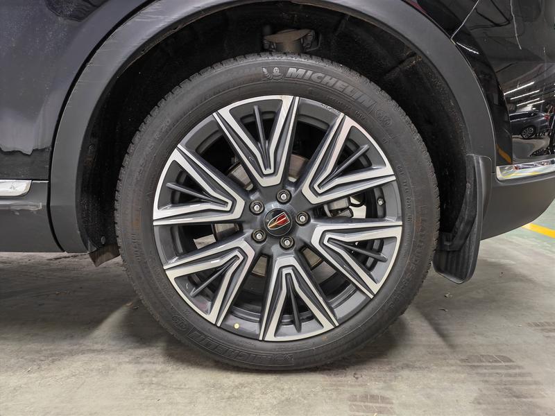 Hongqi Red Flag HS5 2022