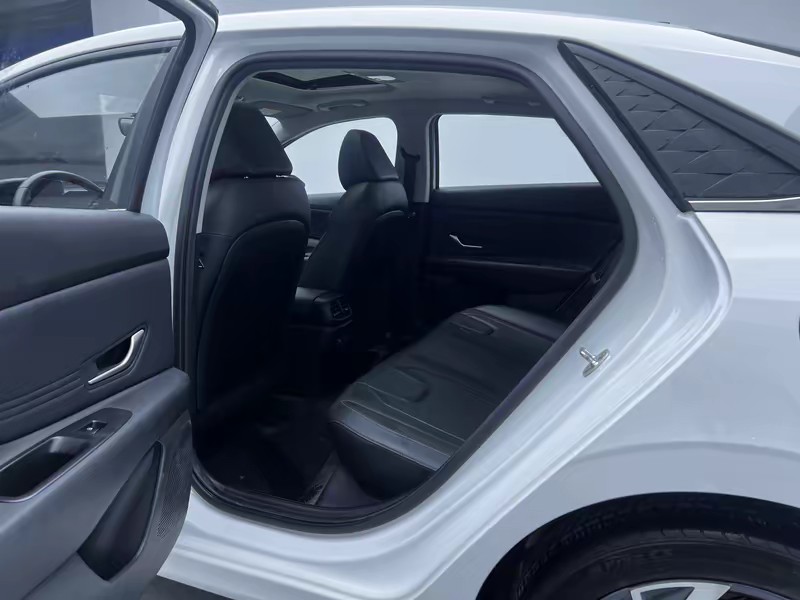 Hyundai Elantra 2023