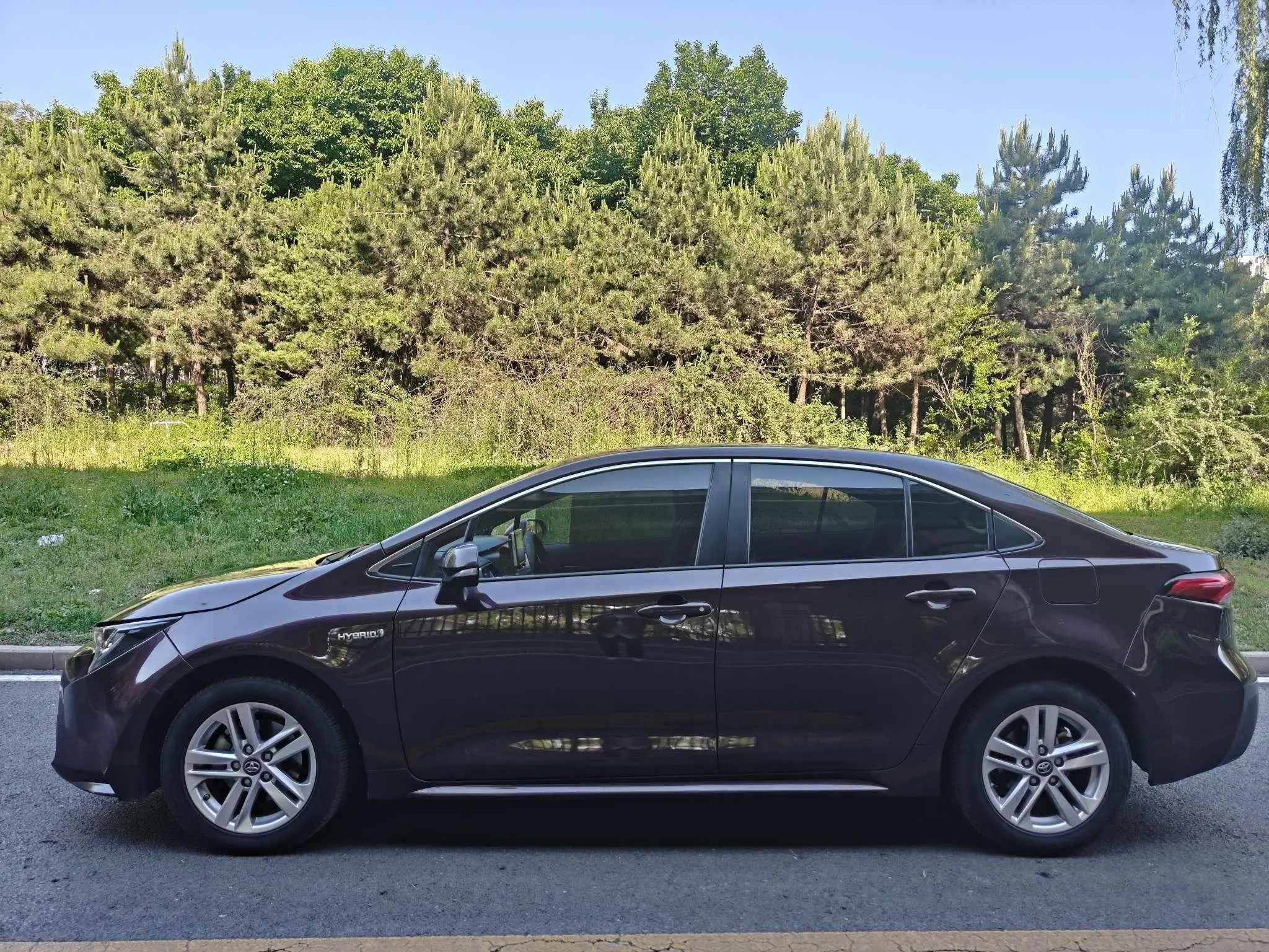 TOYOTA Lei Ling Dual engine 1.8H E-CVT Deluxe Edition