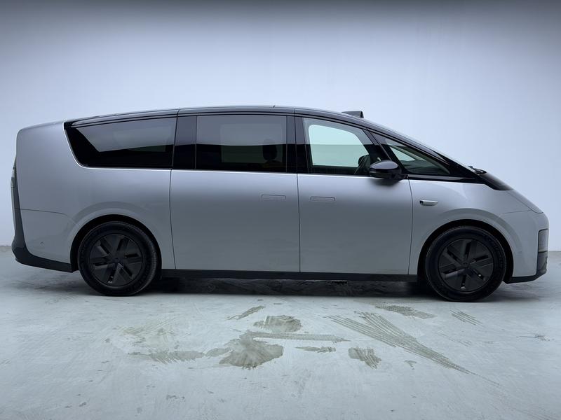 Li Auto Ideal MEGA 2024