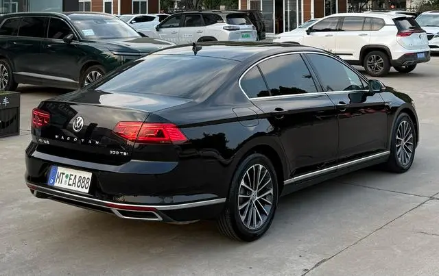 Volkswagen Magotan 330TSI DSG Luxury