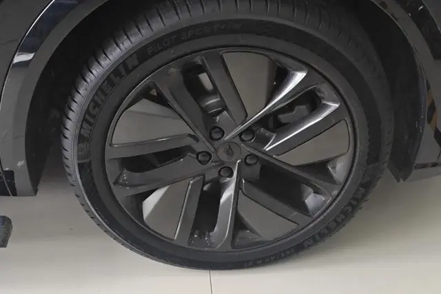 Li Auto Ideal L8 Max version