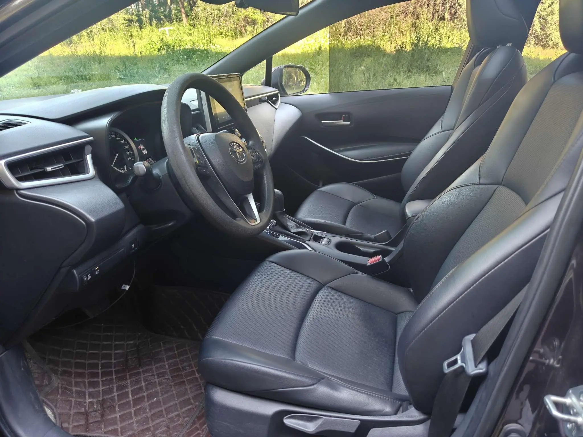 TOYOTA Lei Ling Dual engine 1.8H E-CVT Deluxe Edition