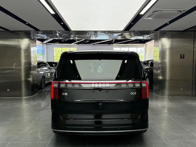 ZEEKR ZEEKR 009 Six-seater executive edition four-wheel drive 108kWh