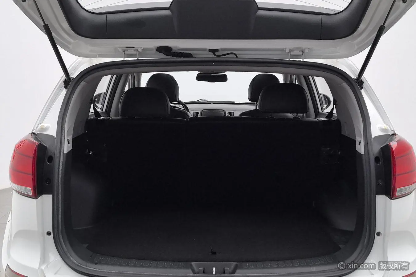 Kia Smart running 2.0L automatic two-wheel drive version DLX