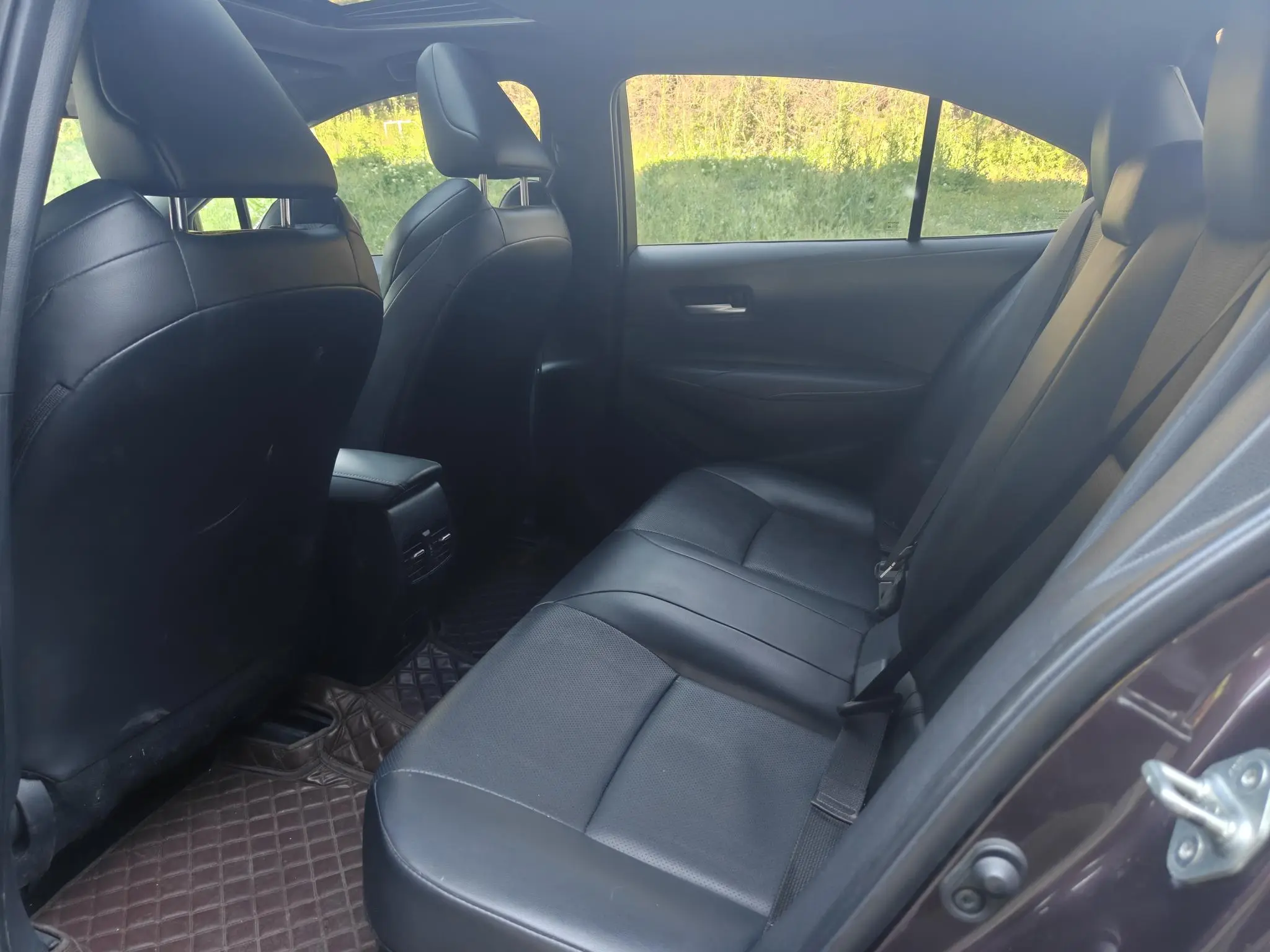 TOYOTA Lei Ling Dual engine 1.8H E-CVT Deluxe Edition