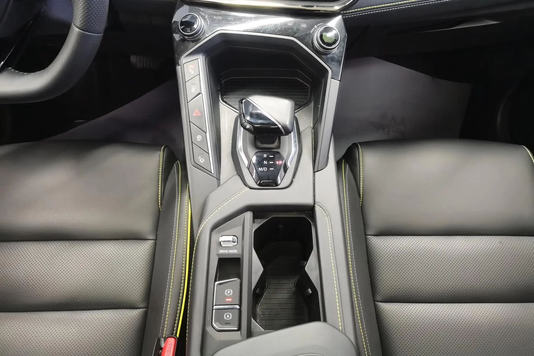 LYNK & CO Lynk 06 Remix 1.5T Hero