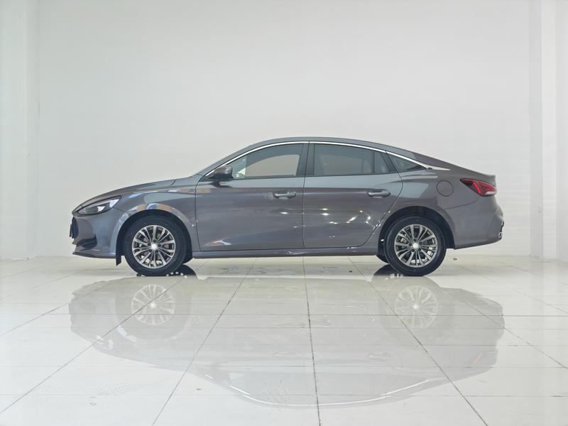 MG MG5 2025