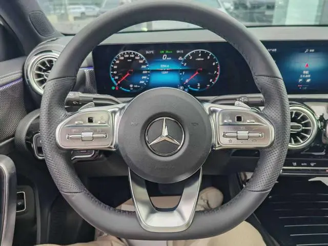 Mercedes-Benz Mercedes-Benz A-class A 200 L sports sedan fashion Version