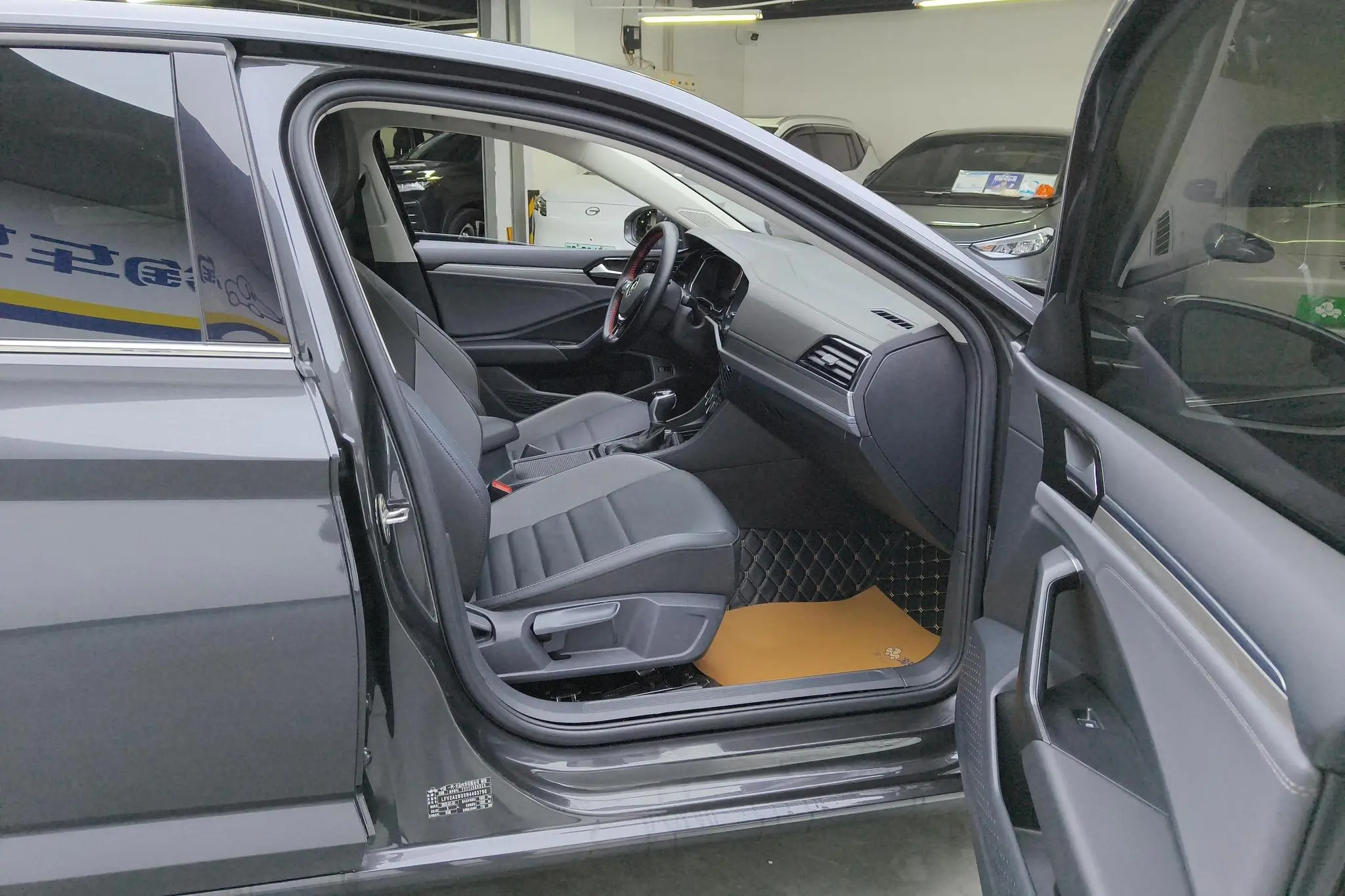 Volkswagen Sagitar 280TSI DSG Flying Edition