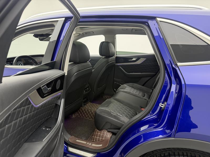 Hongqi Red Flag HS5 2019