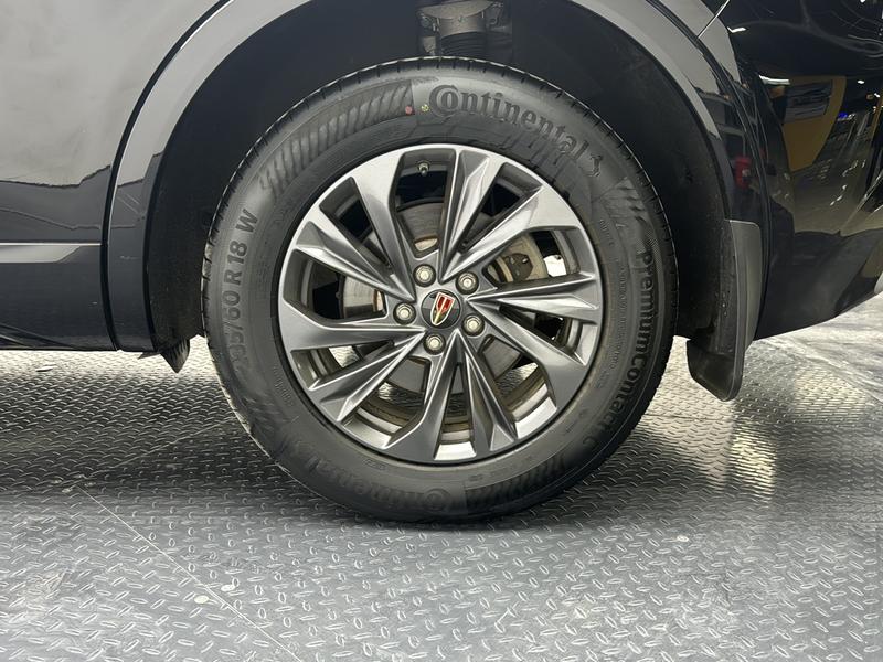 Hongqi Red Flag HS5 2023