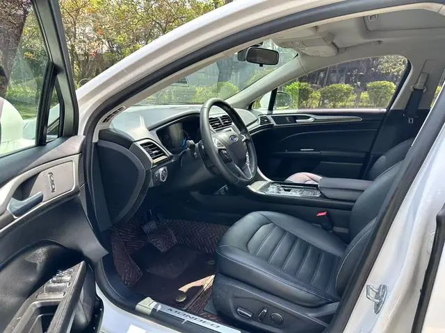 Ford Mondeo EcoBoost 200 intelligent control Fashion type country V