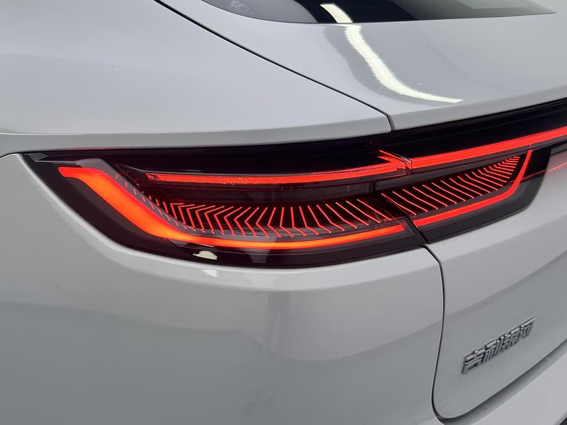 Geely Galaxy Galaxy E8 2024