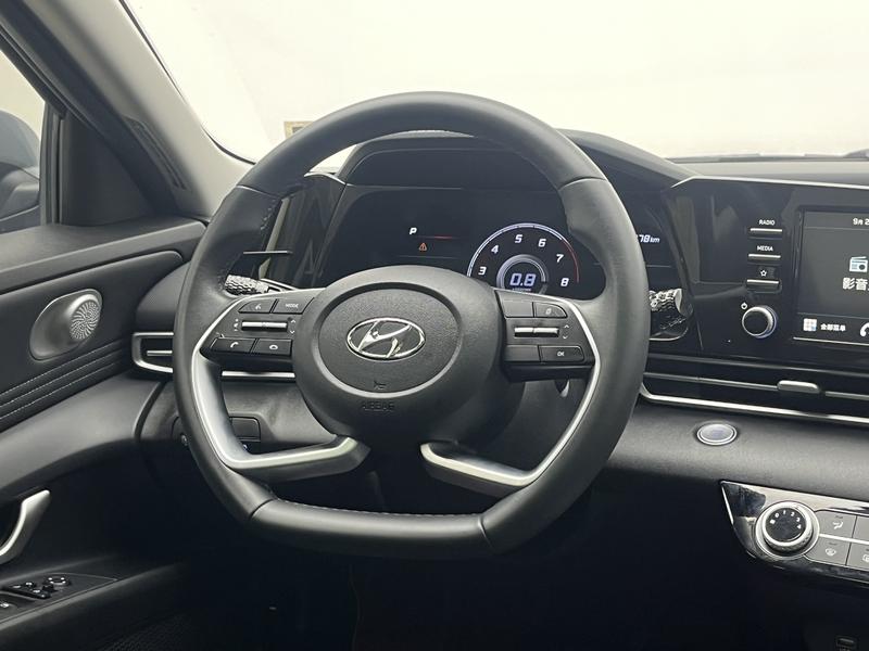 Hyundai Elantra 2022