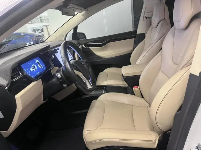 Tesla Model X 90D