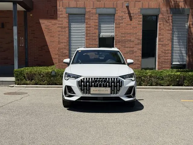 Audi Audi Q3 35 TFSI fashion and elegant