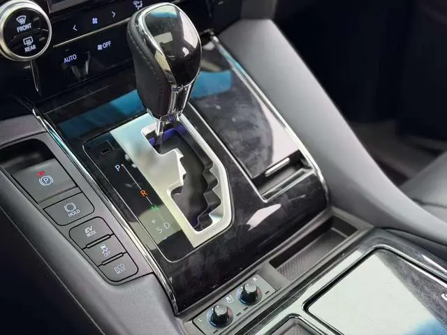 TOYOTA Wilfa Dual engine 2.5L HV Deluxe Edition