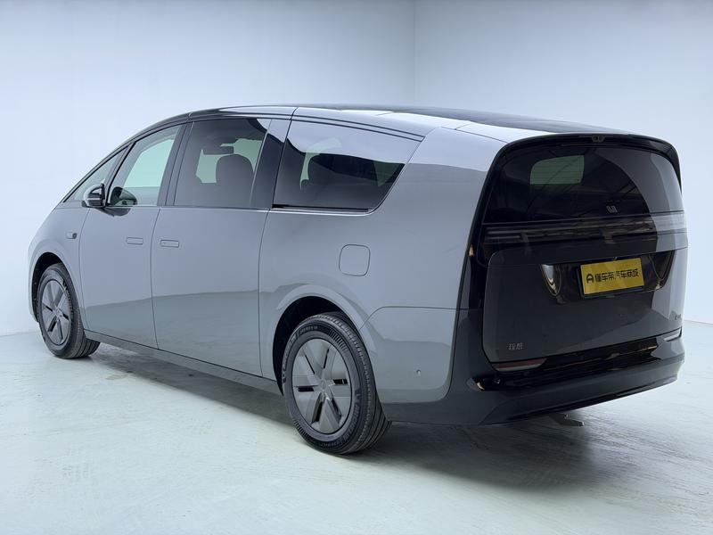 Li Auto Ideal MEGA 2024