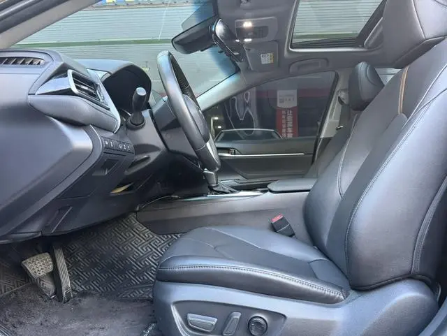 TOYOTA Camry 2.0G Deluxe Edition