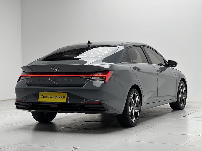 Hyundai Elantra 2022