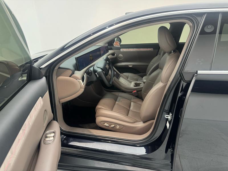IM Motors Zhiji L6 2025